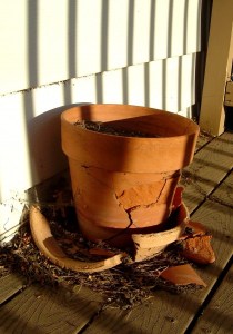 broken_terra_cotta_flower_pot-419x600